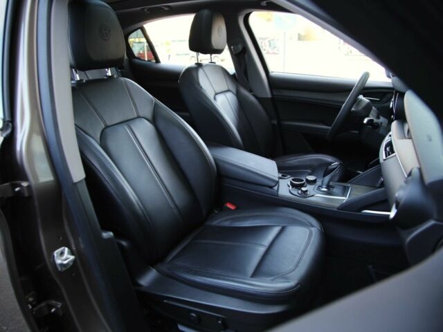 Коричневый Альфа stelvio, объемом двигателя 2 л и пробегом 32 тыс. км за 23000 $, фото 12 на Automoto.ua