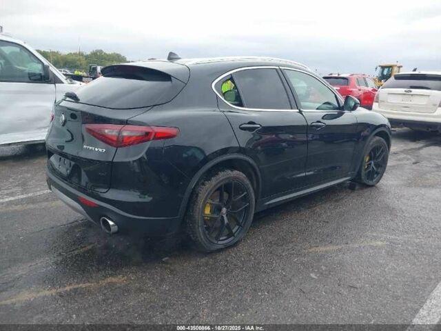 Красный Альфа stelvio, объемом двигателя 2 л и пробегом 30 тыс. км за 5000 $, фото 2 на Automoto.ua