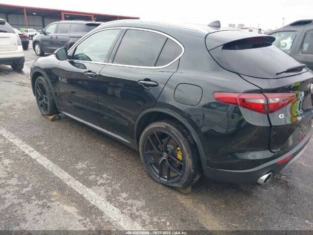 Красный Альфа stelvio, объемом двигателя 2 л и пробегом 30 тыс. км за 5000 $, фото 1 на Automoto.ua