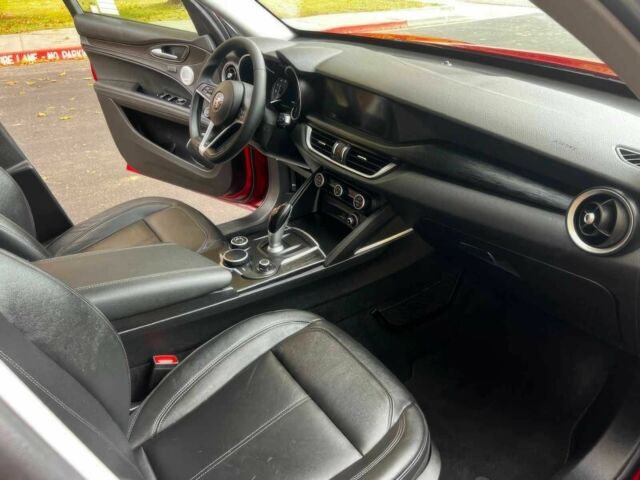 Красный Альфа stelvio, объемом двигателя 2 л и пробегом 41 тыс. км за 9900 $, фото 9 на Automoto.ua