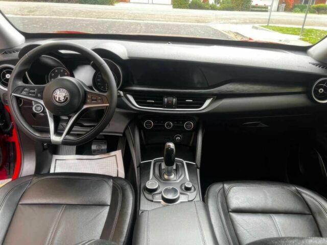 Красный Альфа stelvio, объемом двигателя 2 л и пробегом 41 тыс. км за 9900 $, фото 10 на Automoto.ua