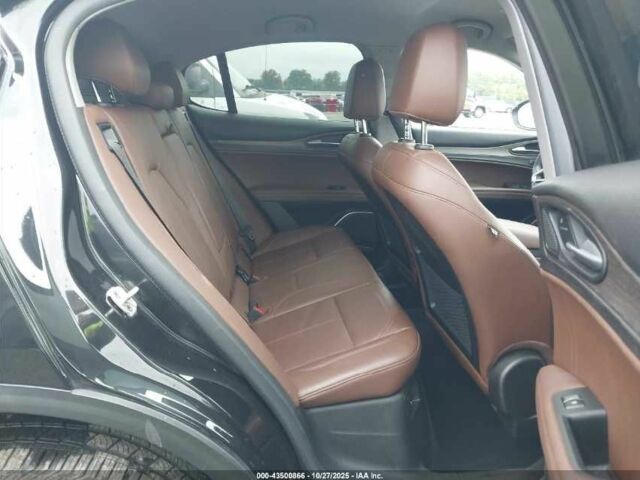 Красный Альфа stelvio, объемом двигателя 2 л и пробегом 30 тыс. км за 5000 $, фото 6 на Automoto.ua