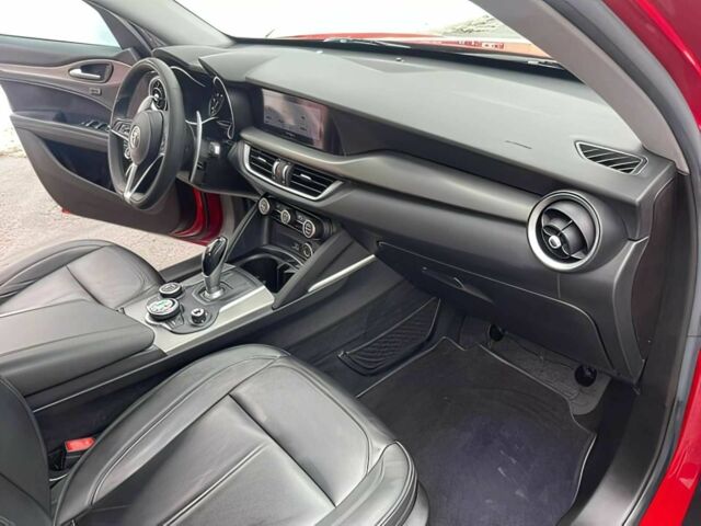 Червоний Альфа stelvio, об'ємом двигуна 2 л та пробігом 49 тис. км за 6200 $, фото 10 на Automoto.ua