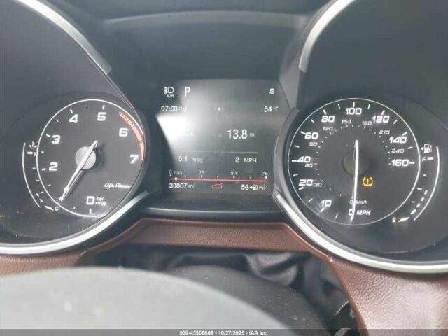 Красный Альфа stelvio, объемом двигателя 2 л и пробегом 30 тыс. км за 5000 $, фото 5 на Automoto.ua