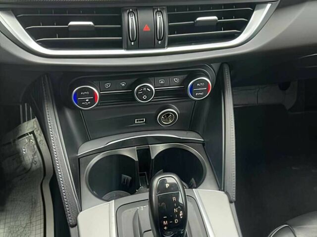 Червоний Альфа stelvio, об'ємом двигуна 2 л та пробігом 49 тис. км за 6200 $, фото 9 на Automoto.ua