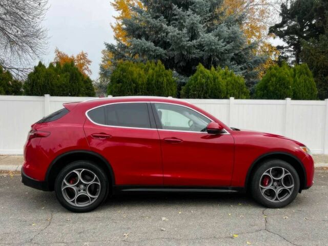 Красный Альфа stelvio, объемом двигателя 2 л и пробегом 41 тыс. км за 9900 $, фото 3 на Automoto.ua