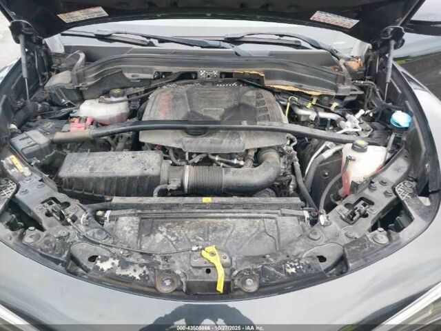 Красный Альфа stelvio, объемом двигателя 2 л и пробегом 30 тыс. км за 5000 $, фото 8 на Automoto.ua