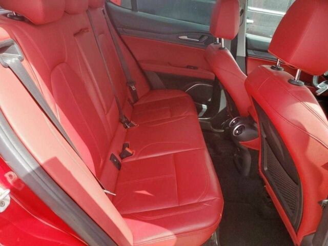 Красный Альфа stelvio, объемом двигателя 2 л и пробегом 54 тыс. км за 5000 $, фото 10 на Automoto.ua