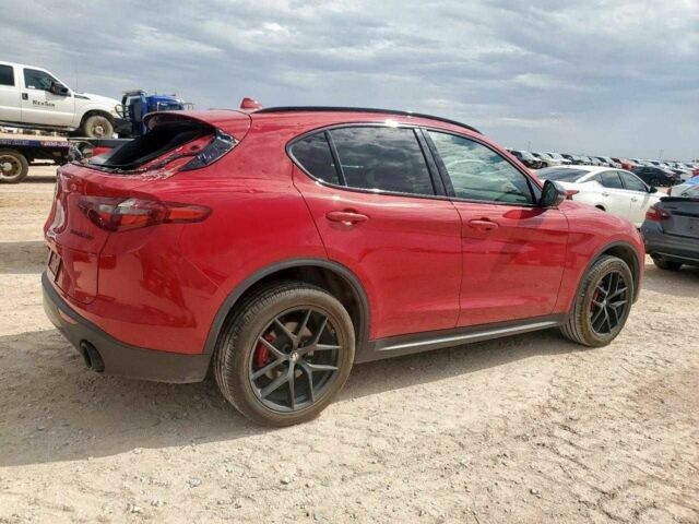 Красный Альфа stelvio, объемом двигателя 2 л и пробегом 54 тыс. км за 5000 $, фото 2 на Automoto.ua