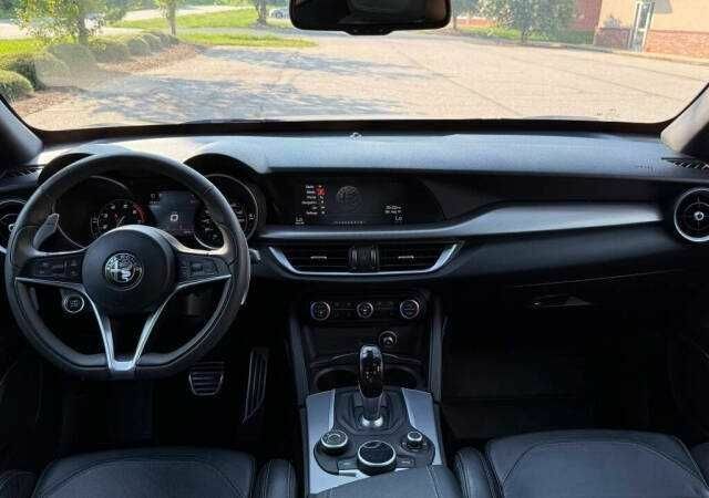 Серый Альфа stelvio, объемом двигателя 2 л и пробегом 88 тыс. км за 6500 $, фото 12 на Automoto.ua