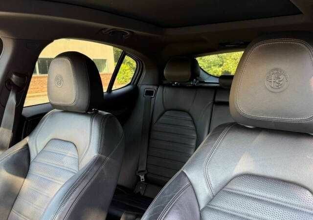 Серый Альфа stelvio, объемом двигателя 2 л и пробегом 88 тыс. км за 6500 $, фото 9 на Automoto.ua
