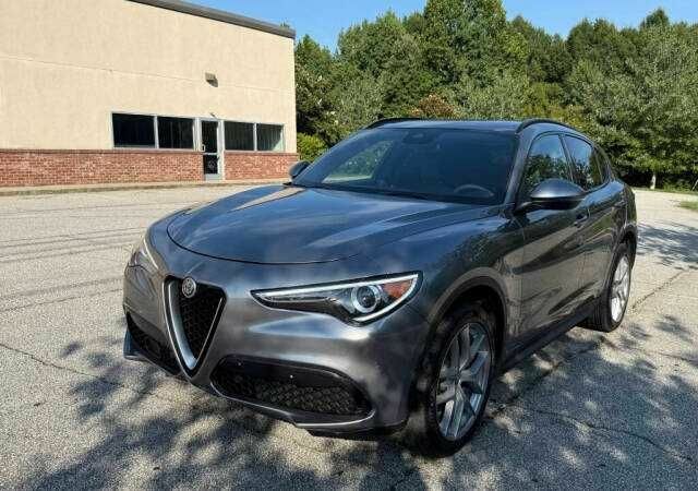 Серый Альфа stelvio, объемом двигателя 2 л и пробегом 88 тыс. км за 6500 $, фото 2 на Automoto.ua