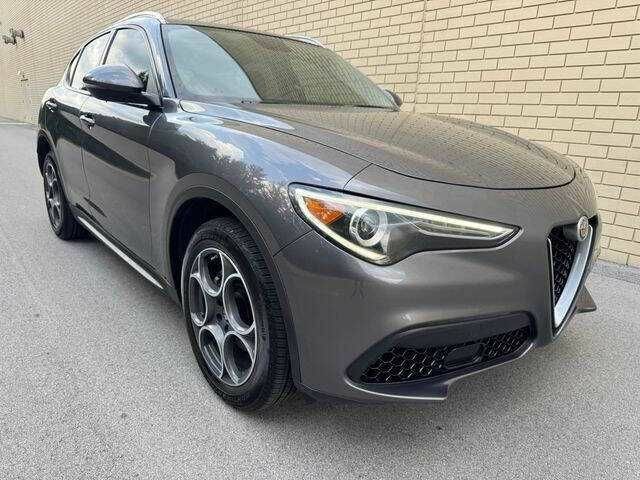 Серый Альфа stelvio, объемом двигателя 2 л и пробегом 37 тыс. км за 5400 $, фото 3 на Automoto.ua