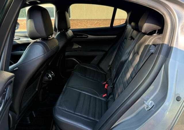 Серый Альфа stelvio, объемом двигателя 2 л и пробегом 88 тыс. км за 6500 $, фото 10 на Automoto.ua