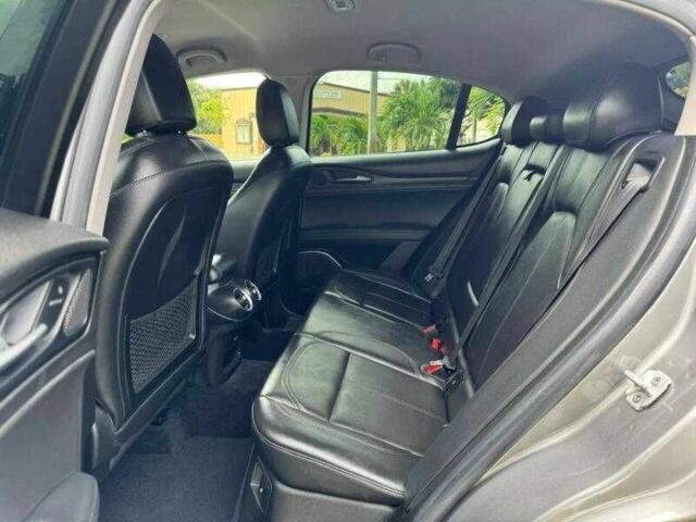 Серый Альфа stelvio, объемом двигателя 2 л и пробегом 47 тыс. км за 4300 $, фото 12 на Automoto.ua