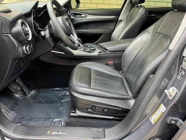 Серый Альфа stelvio, объемом двигателя 2 л и пробегом 37 тыс. км за 5400 $, фото 4 на Automoto.ua