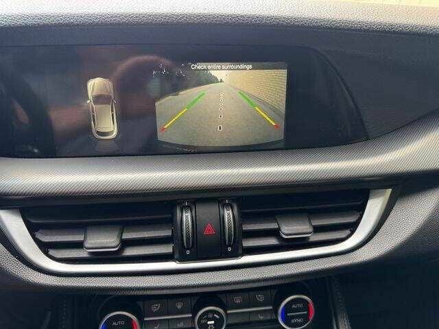 Серый Альфа stelvio, объемом двигателя 2 л и пробегом 37 тыс. км за 5400 $, фото 8 на Automoto.ua