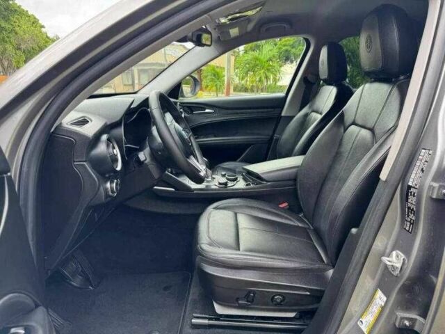 Серый Альфа stelvio, объемом двигателя 2 л и пробегом 47 тыс. км за 4300 $, фото 7 на Automoto.ua