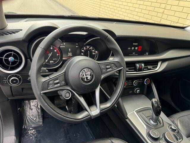 Серый Альфа stelvio, объемом двигателя 2 л и пробегом 37 тыс. км за 5400 $, фото 6 на Automoto.ua