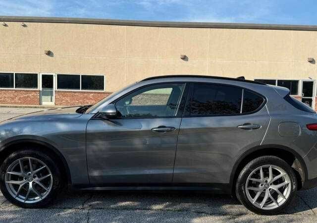 Серый Альфа stelvio, объемом двигателя 2 л и пробегом 88 тыс. км за 6500 $, фото 3 на Automoto.ua