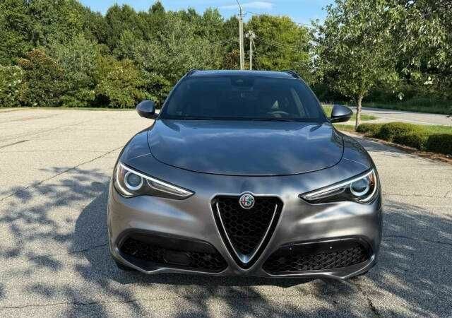 Серый Альфа stelvio, объемом двигателя 2 л и пробегом 88 тыс. км за 6500 $, фото 1 на Automoto.ua