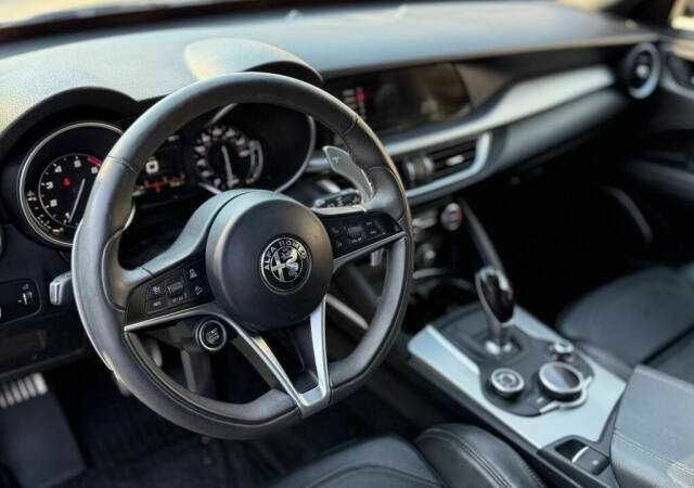 Серый Альфа stelvio, объемом двигателя 2 л и пробегом 88 тыс. км за 6500 $, фото 8 на Automoto.ua