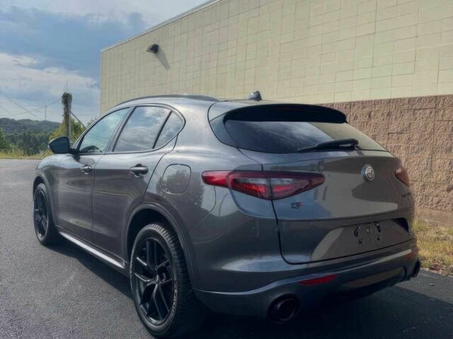 Серый Альфа stelvio, объемом двигателя 2 л и пробегом 36 тыс. км за 14900 $, фото 5 на Automoto.ua