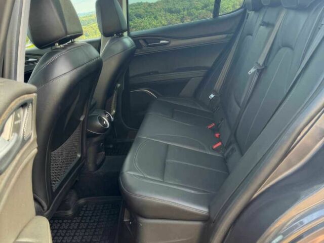 Серый Альфа stelvio, объемом двигателя 2 л и пробегом 36 тыс. км за 14900 $, фото 10 на Automoto.ua