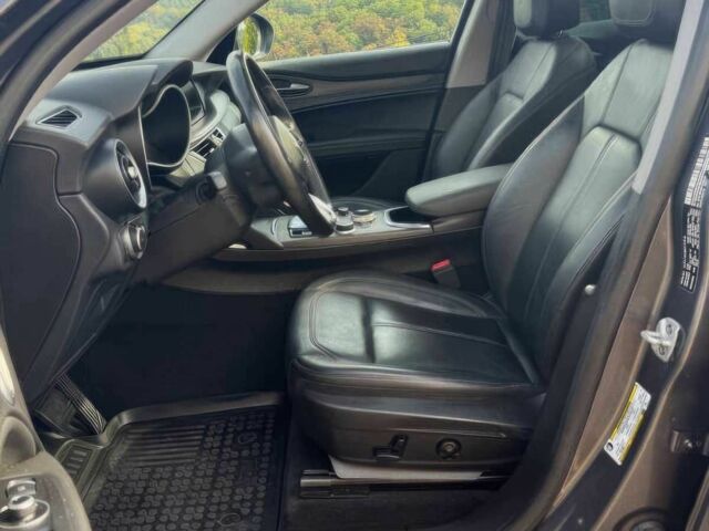 Серый Альфа stelvio, объемом двигателя 2 л и пробегом 36 тыс. км за 14900 $, фото 9 на Automoto.ua