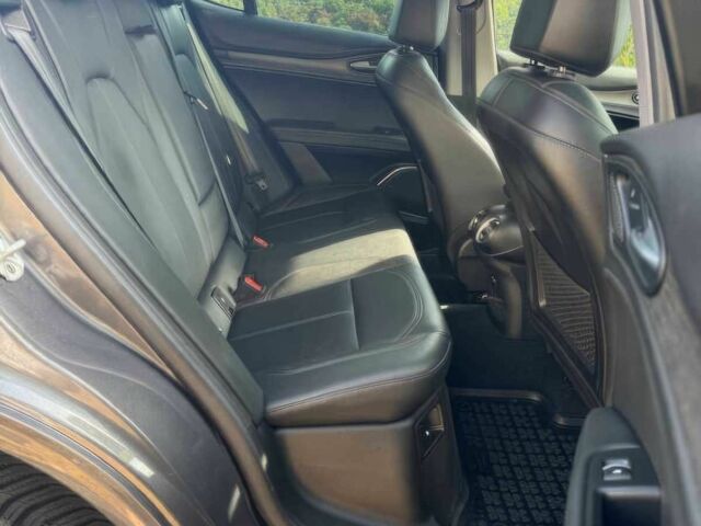 Серый Альфа stelvio, объемом двигателя 2 л и пробегом 36 тыс. км за 14900 $, фото 11 на Automoto.ua