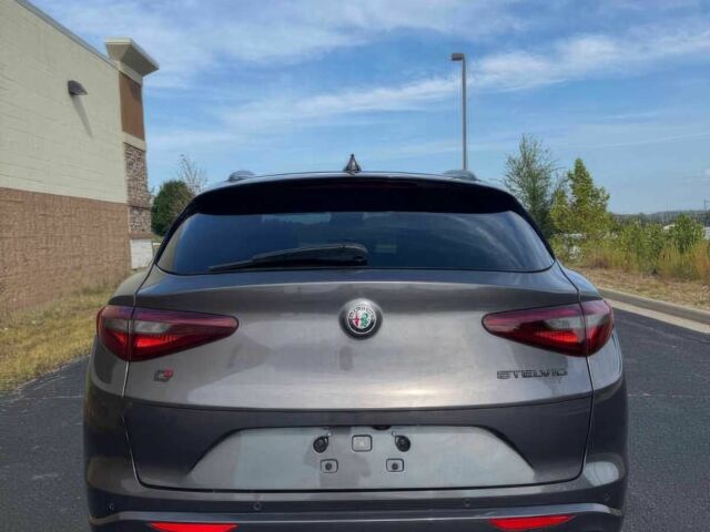 Серый Альфа stelvio, объемом двигателя 2 л и пробегом 36 тыс. км за 14900 $, фото 6 на Automoto.ua