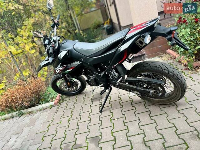 Красный Априлия СХ, объемом двигателя 0.12 л и пробегом 4 тыс. км за 3084 $, фото 2 на Automoto.ua