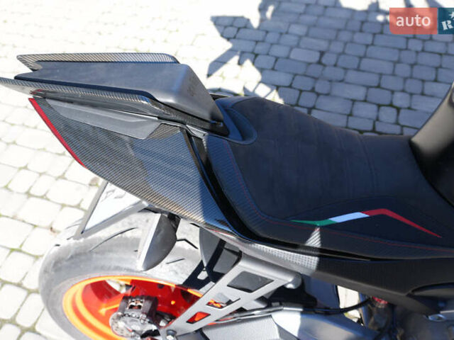 Черный Априлия Туоно, объемом двигателя 0.66 л и пробегом 7 тыс. км за 9850 $, фото 5 на Automoto.ua