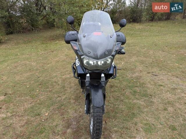 Априлия ETV 1000 Caponord 2001 в Сновск (Щорс) на Automoto.ua Синий Априлия ETV 1000 Caponord, объемом двигателя 1 л и пробегом 98 тыс. км за 4800 $, фото 10 на Automoto.ua