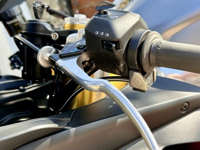 Априлия RSV4, объемом двигателя 1.1 л и пробегом 0 тыс. км за 23499 $, фото 18 на Automoto.ua