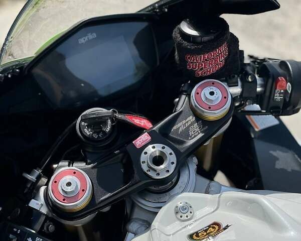 Априлія RSV4, об'ємом двигуна 1 л та пробігом 29 тис. км за 17000 $, фото 1 на Automoto.ua
