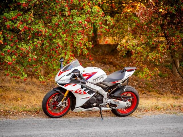 Априлия RSV4, объемом двигателя 1.1 л и пробегом 0 тыс. км за 25000 $, фото 2 на Automoto.ua