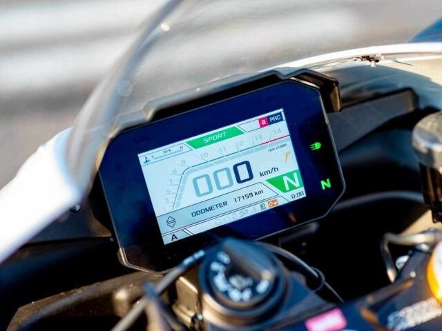 Априлия RSV4, объемом двигателя 1.1 л и пробегом 0 тыс. км за 25000 $, фото 4 на Automoto.ua