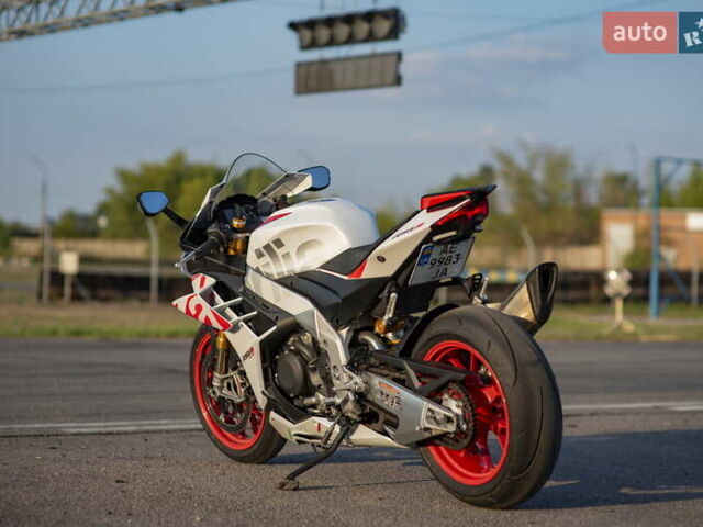 Серый Априлия RSV4, объемом двигателя 1.1 л и пробегом 17 тыс. км за 25000 $, фото 9 на Automoto.ua