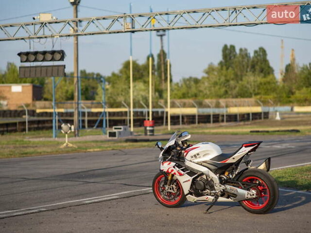 Серый Априлия RSV4, объемом двигателя 1.1 л и пробегом 17 тыс. км за 25000 $, фото 10 на Automoto.ua