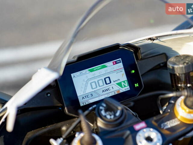 Серый Априлия RSV4, объемом двигателя 1.1 л и пробегом 17 тыс. км за 25000 $, фото 5 на Automoto.ua