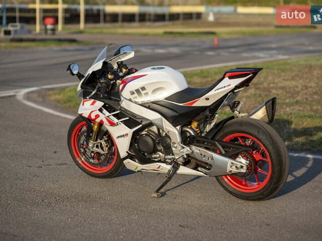 Серый Априлия RSV4, объемом двигателя 1.1 л и пробегом 17 тыс. км за 25000 $, фото 4 на Automoto.ua
