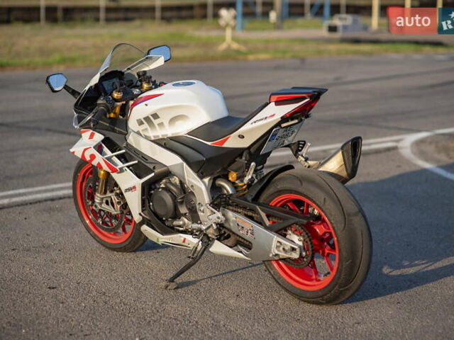 Серый Априлия RSV4, объемом двигателя 1.1 л и пробегом 17 тыс. км за 25000 $, фото 11 на Automoto.ua