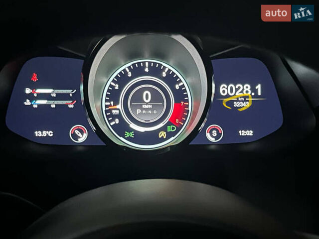 Черный Астон Мартин Вантаж, объемом двигателя 4 л и пробегом 32 тыс. км за 140000 $, фото 5 на Automoto.ua