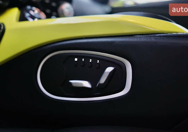 Жовтий Астон Мартін Вантаж, об'ємом двигуна 4 л та пробігом 4 тис. км за 140000 $, фото 36 на Automoto.ua