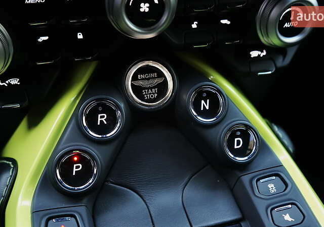 Жовтий Астон Мартін Вантаж, об'ємом двигуна 4 л та пробігом 4 тис. км за 140000 $, фото 48 на Automoto.ua