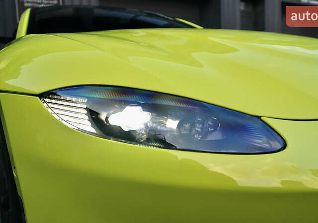 Жовтий Астон Мартін Вантаж, об'ємом двигуна 4 л та пробігом 4 тис. км за 140000 $, фото 7 на Automoto.ua