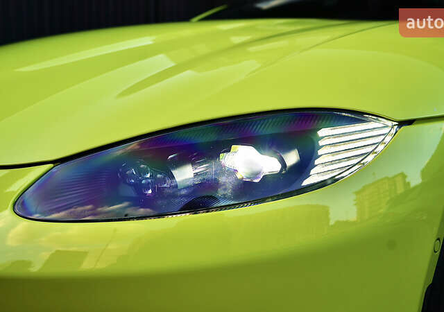 Жовтий Астон Мартін Вантаж, об'ємом двигуна 4 л та пробігом 4 тис. км за 140000 $, фото 14 на Automoto.ua