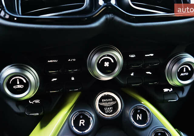 Жовтий Астон Мартін Вантаж, об'ємом двигуна 4 л та пробігом 4 тис. км за 140000 $, фото 47 на Automoto.ua