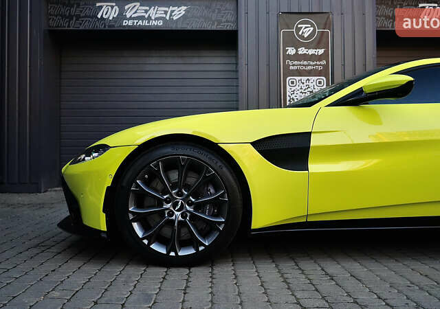 Жовтий Астон Мартін Вантаж, об'ємом двигуна 4 л та пробігом 4 тис. км за 140000 $, фото 28 на Automoto.ua